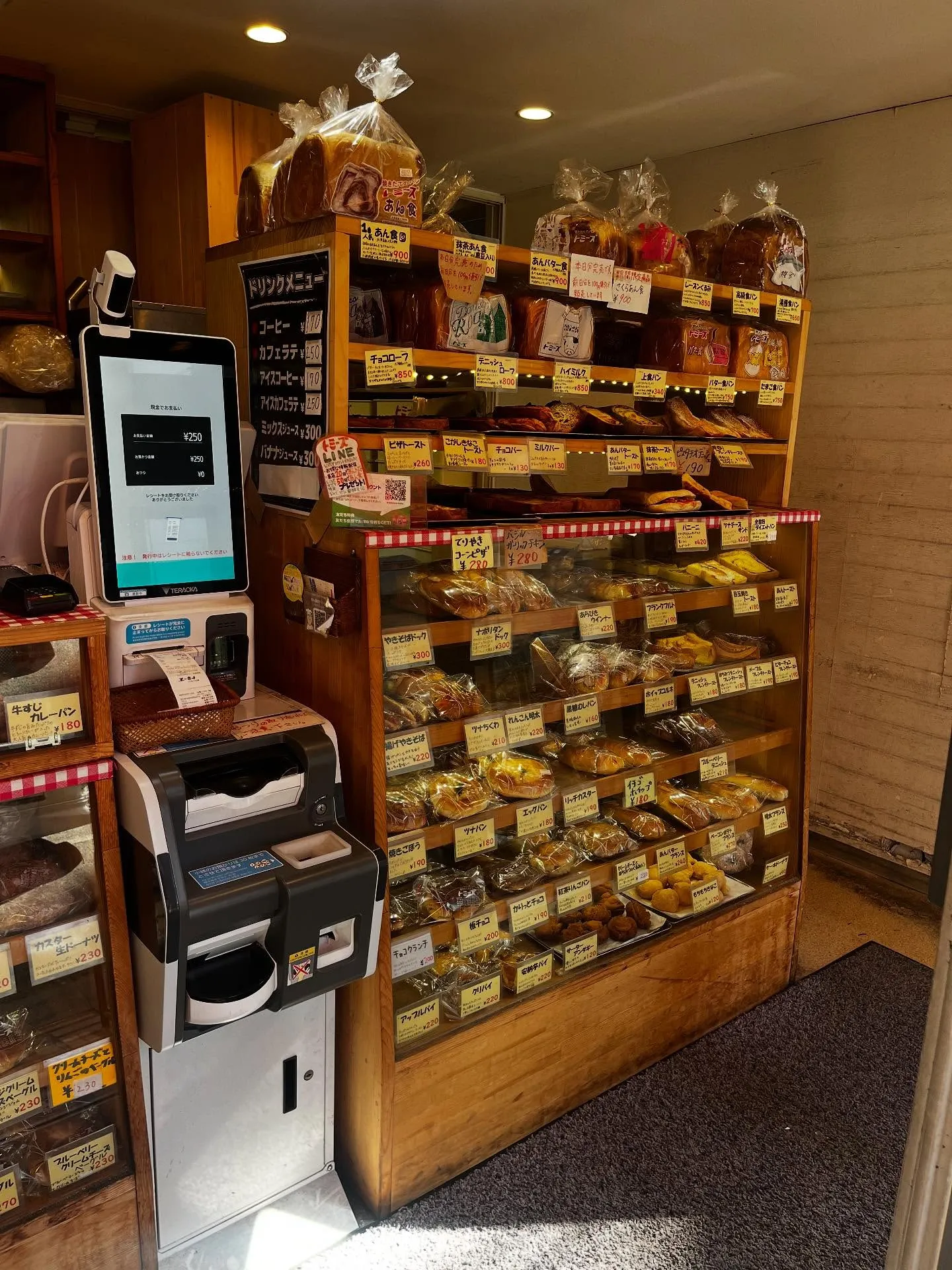 昨日は暇投稿を見て駆けつけてくれた常連さんや、同級生、後輩の...